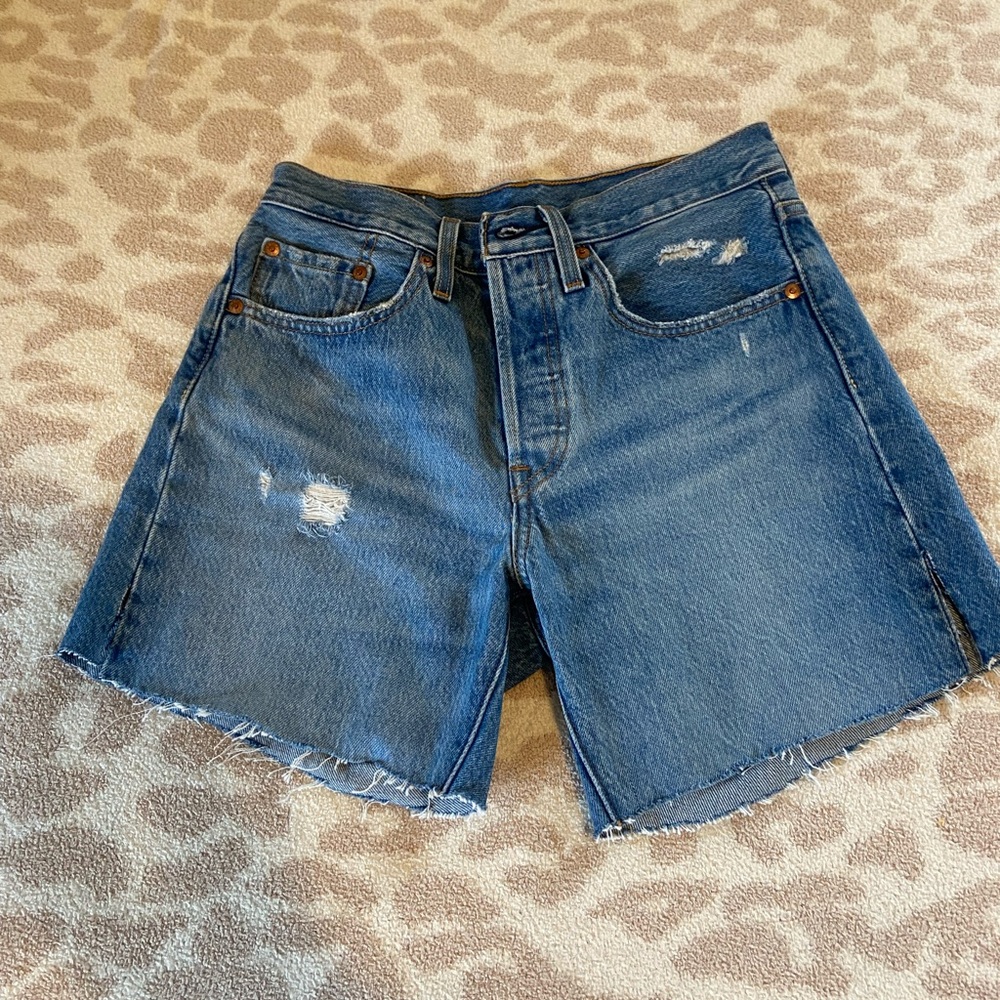 Levi’s Button Fly Denim Shorts 26